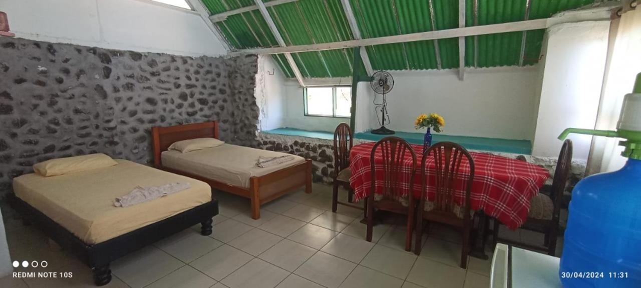 Hostal Cabañas Don Jorge Puerto Baquerizo Moreno Exterior foto